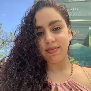 Meet your Posher, Iliana